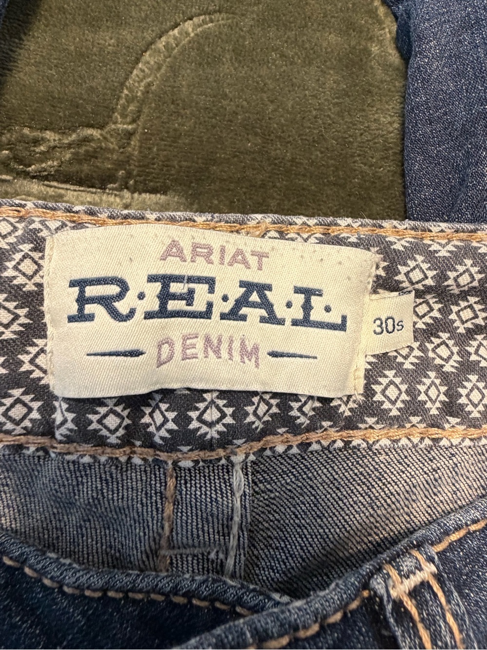 Classic Women's Dark Blue Ariat Jeans with Contrast Pocket Stitching - Picture 3 of 4